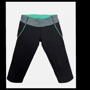 Lululemon Athletica RUN CHASE ME Crop Black & Teal Capri Pants Size 4•